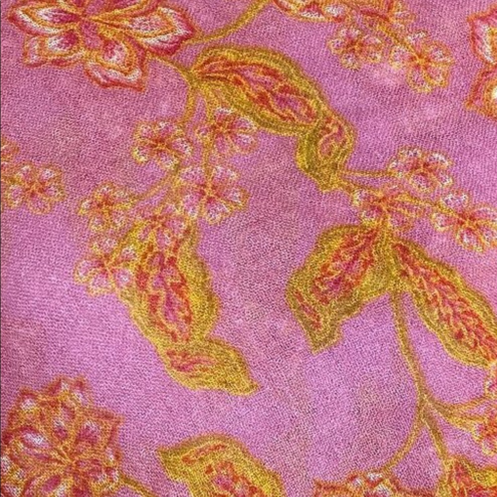 ISO : Chan Luu cashmere silk scarf in this grape nectar color pattern-